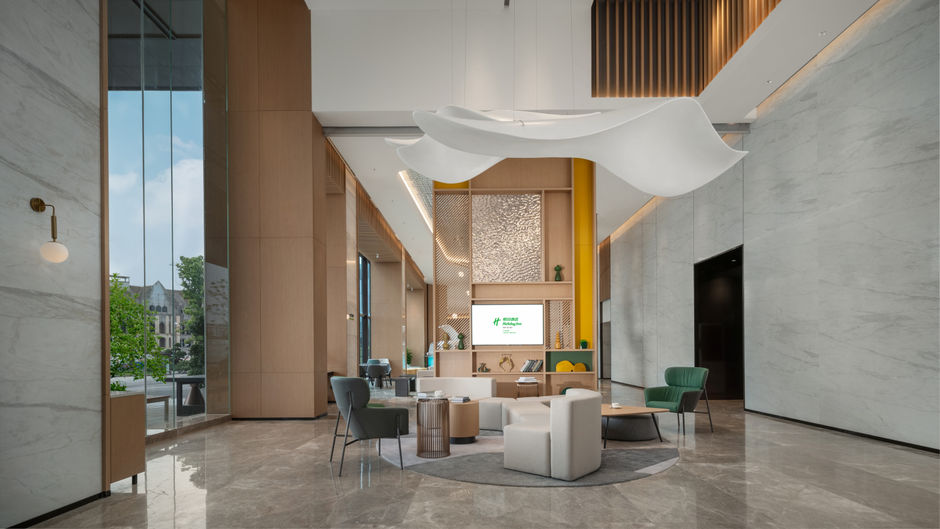 Holiday Inn Luzhou Longjian Lobby