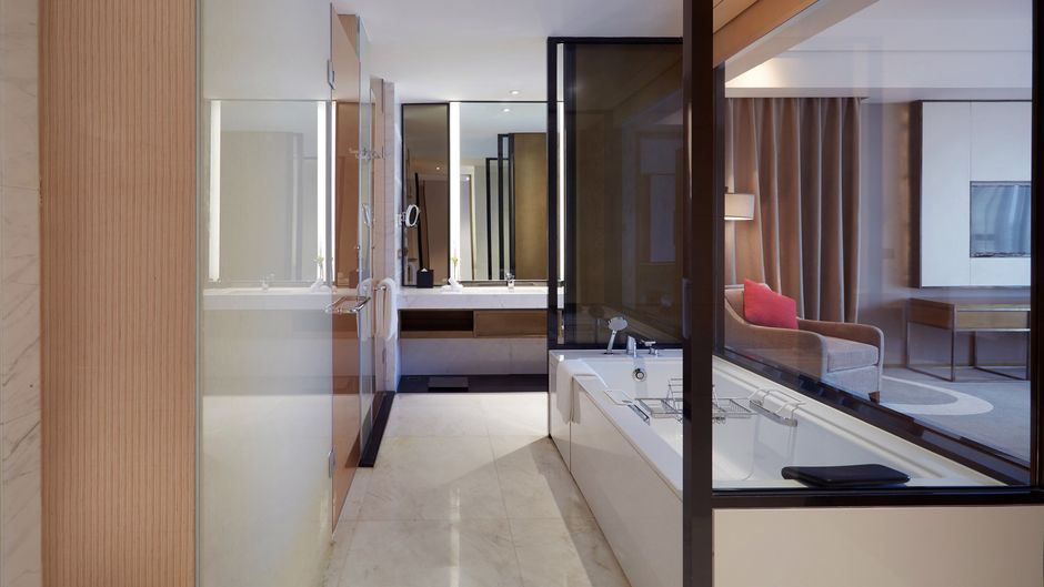 Crowne Plaza HEDA Suite