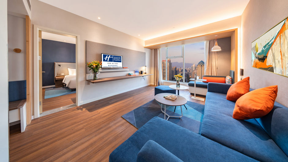 Holiday Inn Express Westlake East Suite