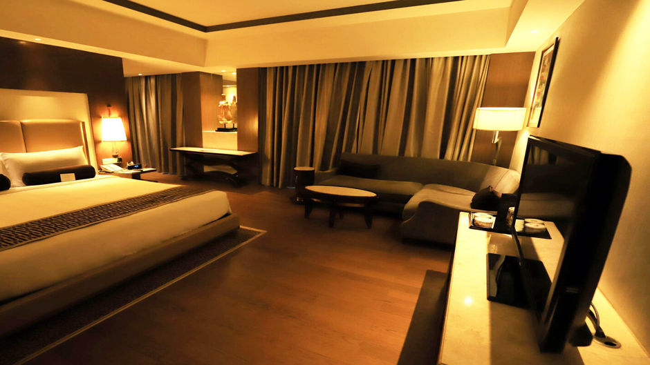Crowne Plaza New Delhi Okhla Suite
