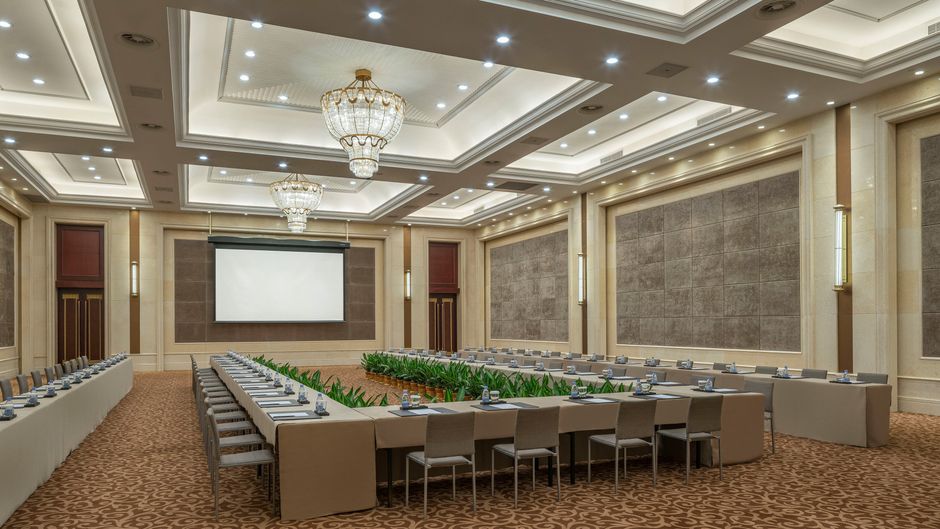Holiday Inn & Suites International Expo Meeting