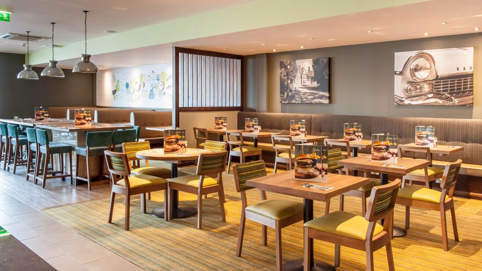 Premier Inn Luton Town Centre Lobby