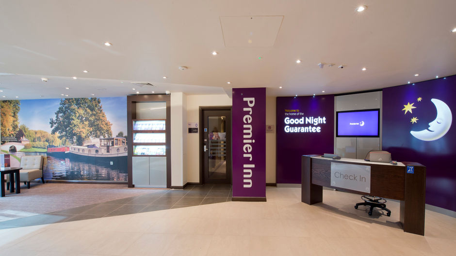 Premier Inn London Uxbridge Lobby