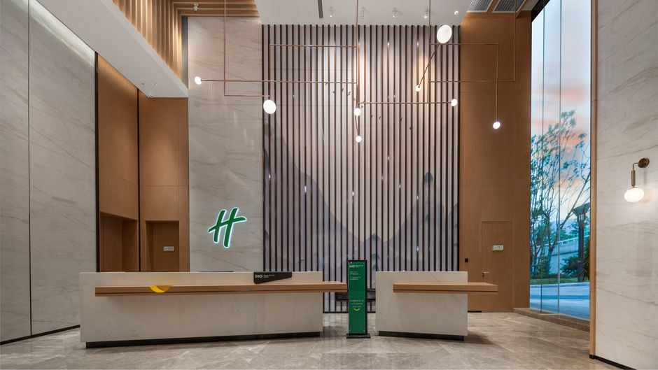 Holiday Inn Luzhou Longjian Lobby