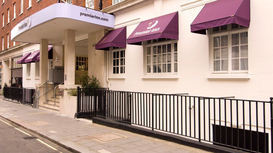 Premier Inn London Victoria Exterior