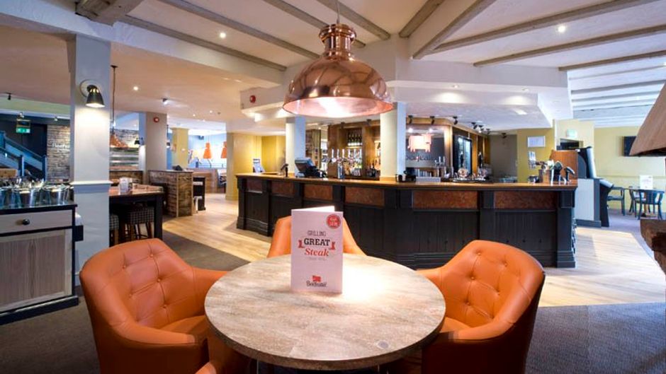 Premier Inn Manchester (Heaton Park) Lobby