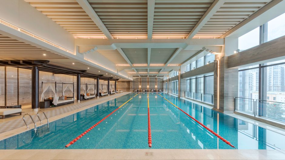 HUALUXE Xinan Pool