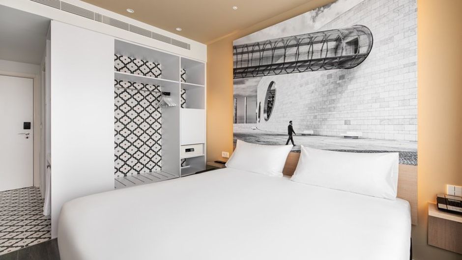 Ikonik Lisbon Room