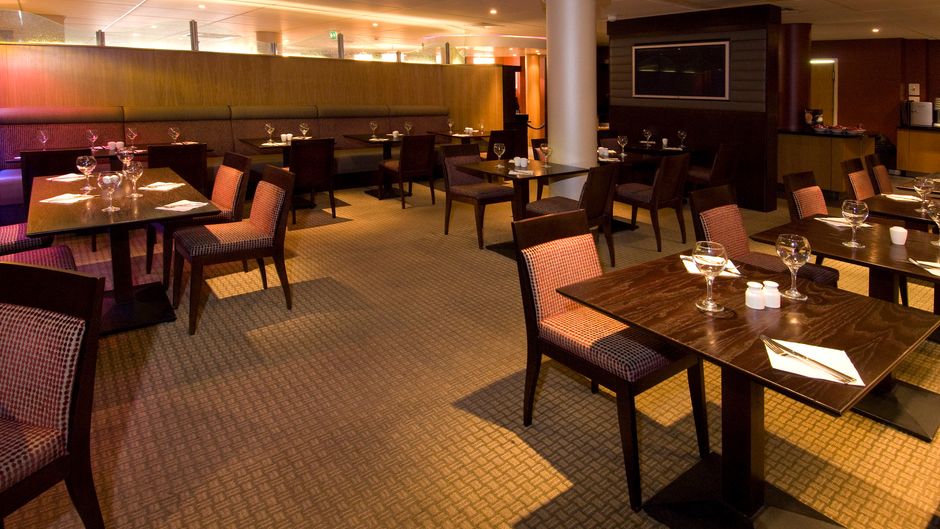 Premier Inn Manchester Trafford Centre W Lobby