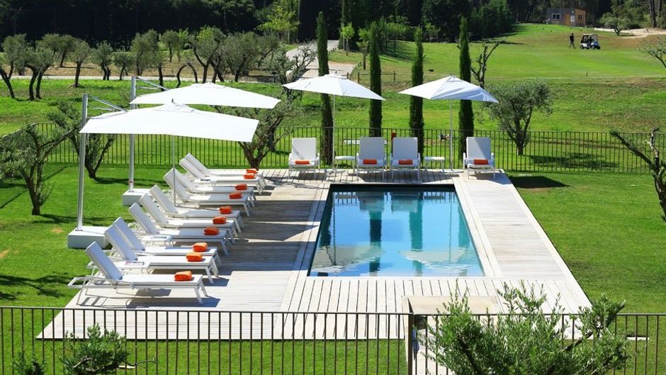 Domaine de Manville Pool