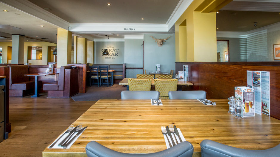 Premier Inn Leeds/Bradford Airport Lobby