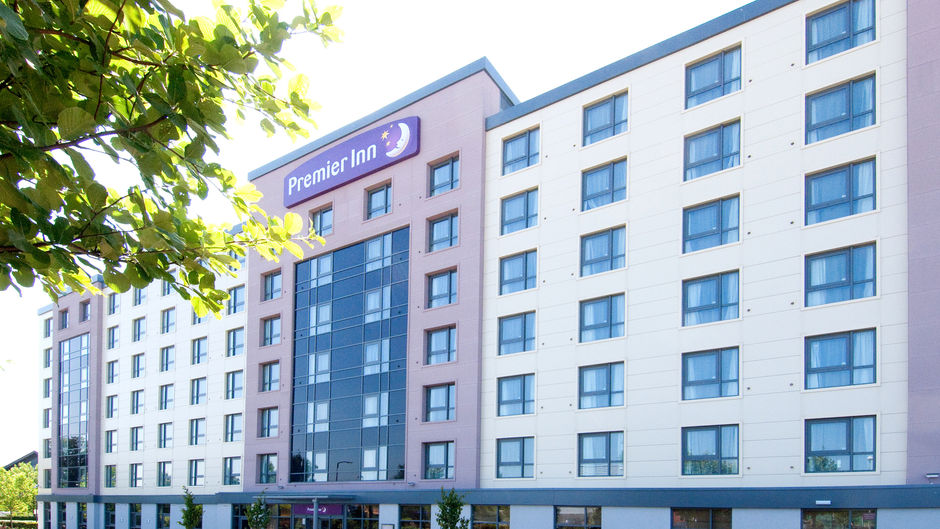 Premier Inn Gatwick Airport Manor Royal Exterior