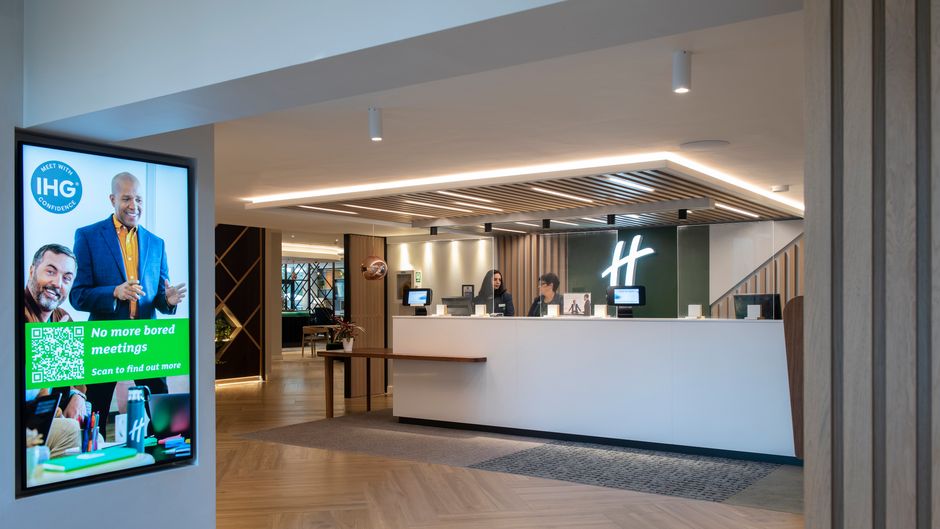 Holiday Inn London Shepperton Lobby