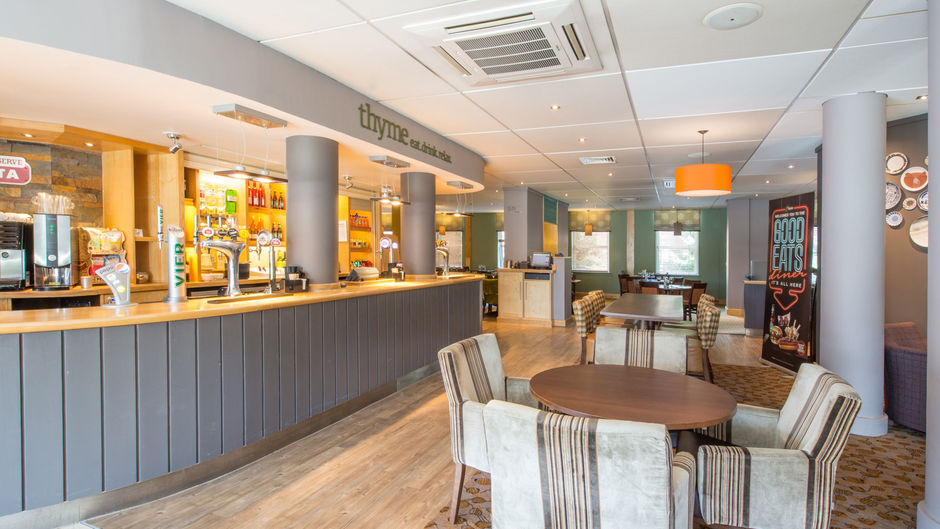 Premier Inn Stoke-Trentham Garden Lobby