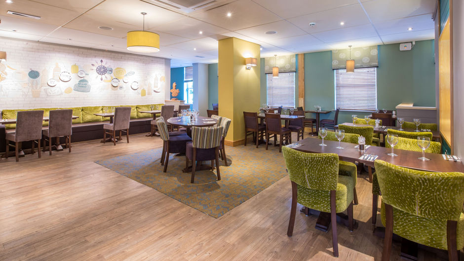 Premier Inn Stoke-Trentham Garden Lobby