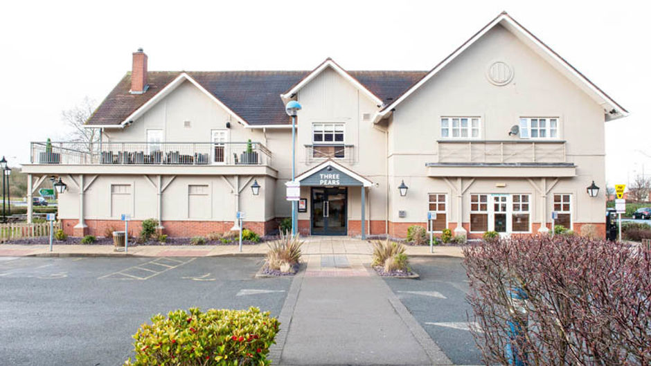 Premier Inn Worcester Exterior