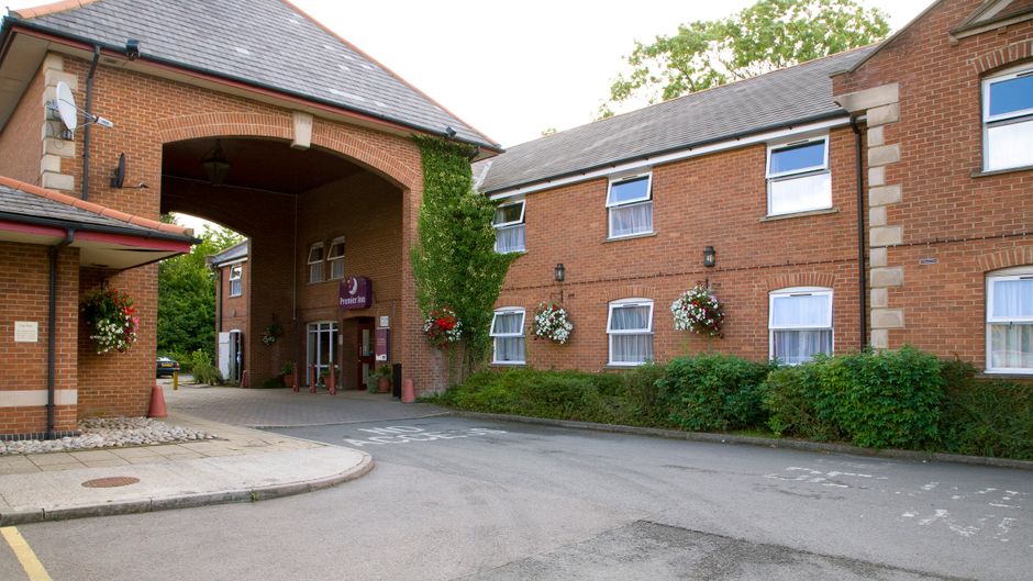 Premier Inn Kettering Exterior