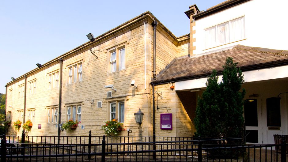 Premier Inn Stroud Exterior