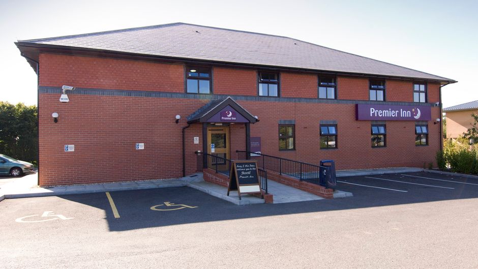 Premier Inn Yeovil Airfield Hotel Exterior
