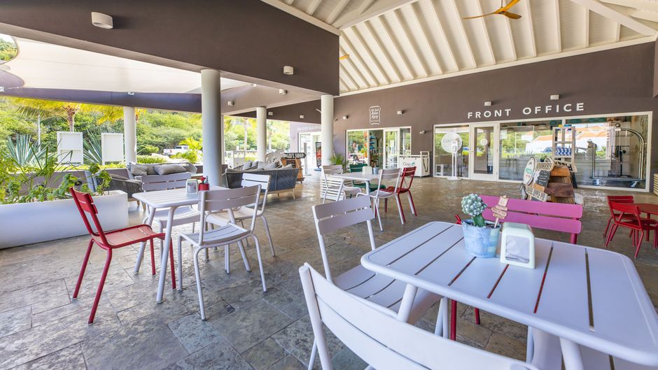 Oasis Coral Estate Beach Resort Lobby