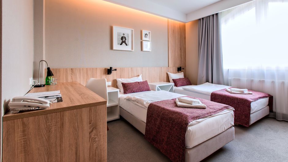 Hotel Falcon Room