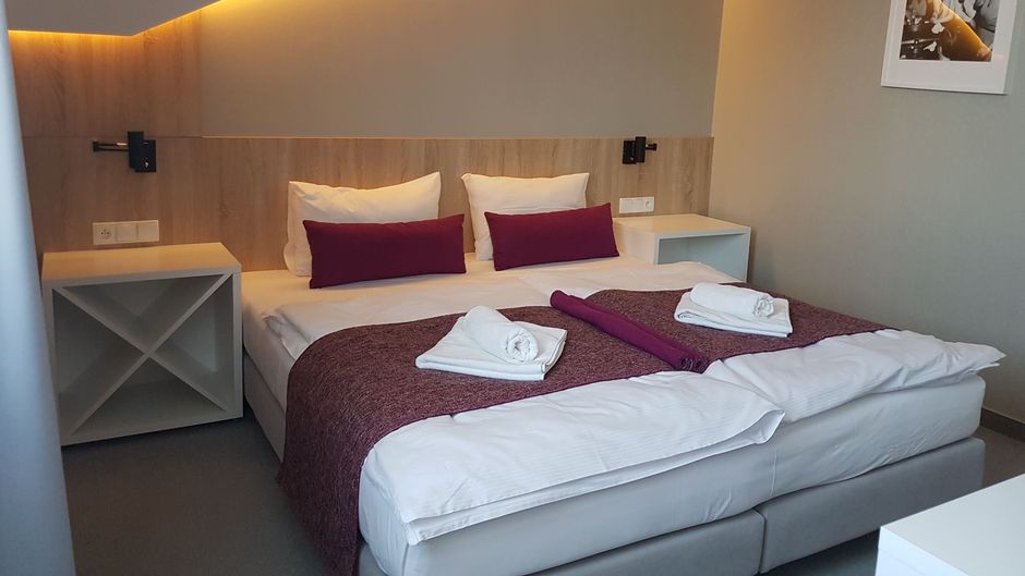 Hotel Falcon Room