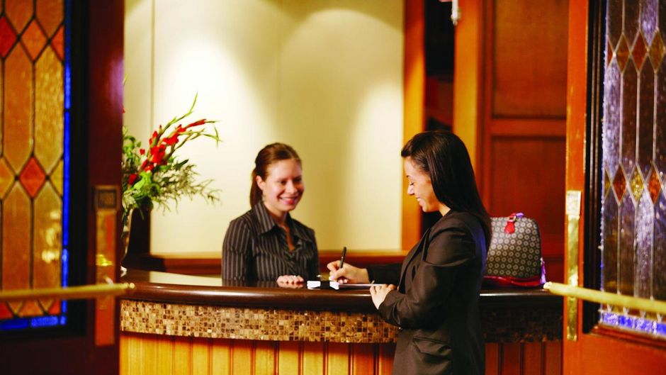 Hotel Bruce County Lobby