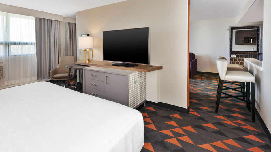 Holiday Inn St.John's Govt Center Suite