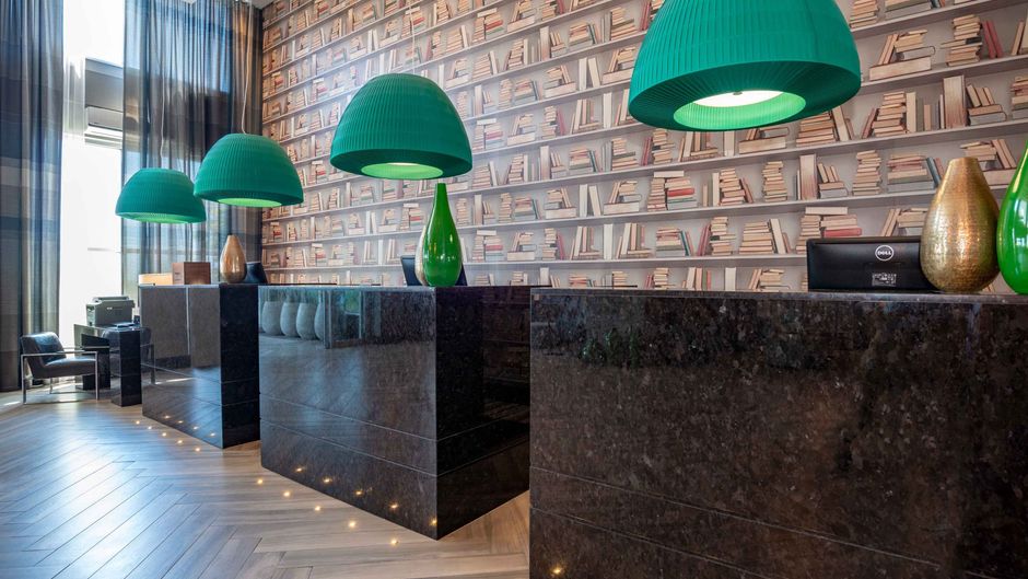 Sandman Hotel Oakville Lobby