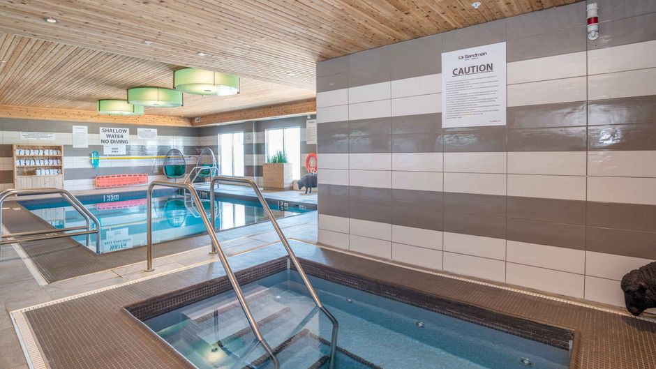 Sandman Hotel Oakville Pool