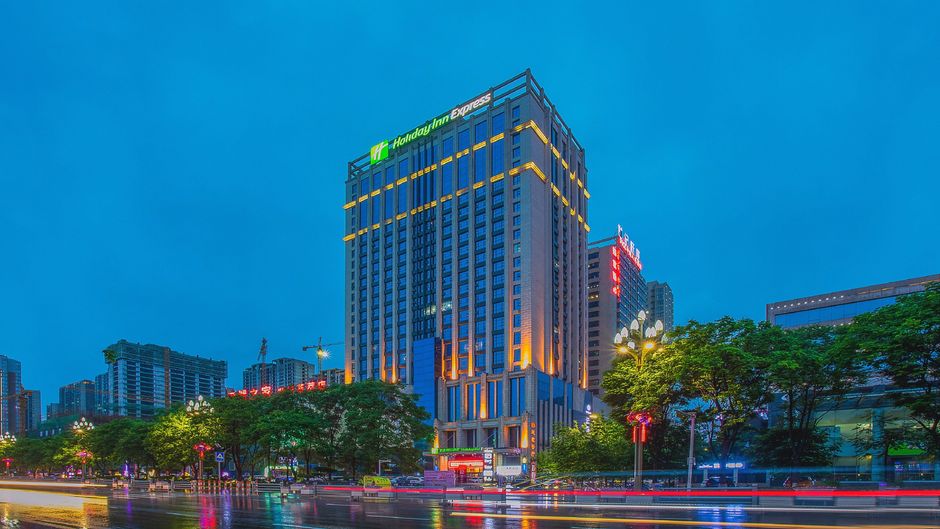 Holiday Inn Express Baoji City Exterior