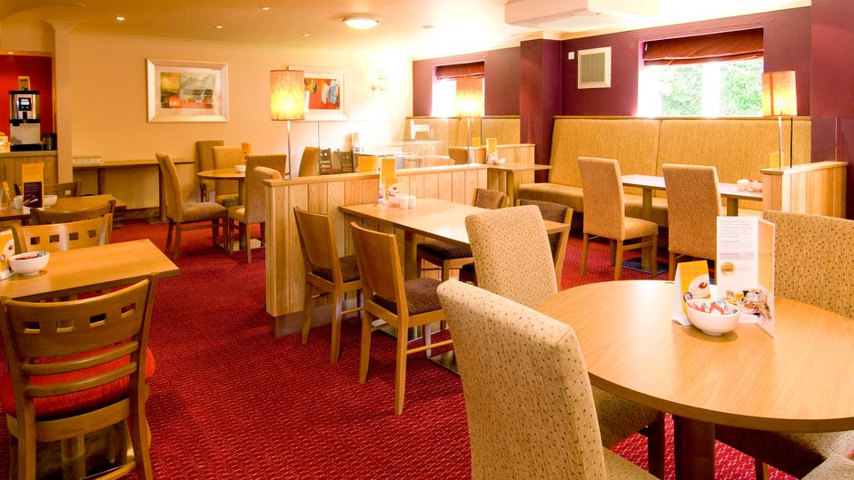 Premier Inn B'ham South (Hall Green) Lobby
