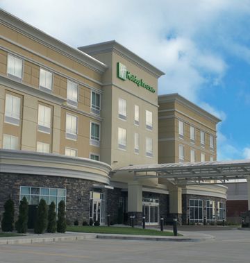 Holiday Inn & Suites-Convention Center