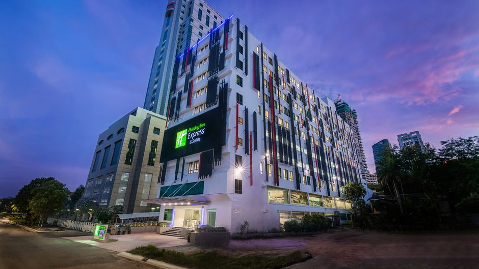 Holiday Inn Express & Suites Johor Bahru Exterior
