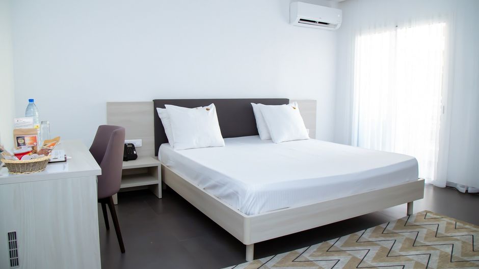 Le Ndiambour Hotel Et Residence Exterior
