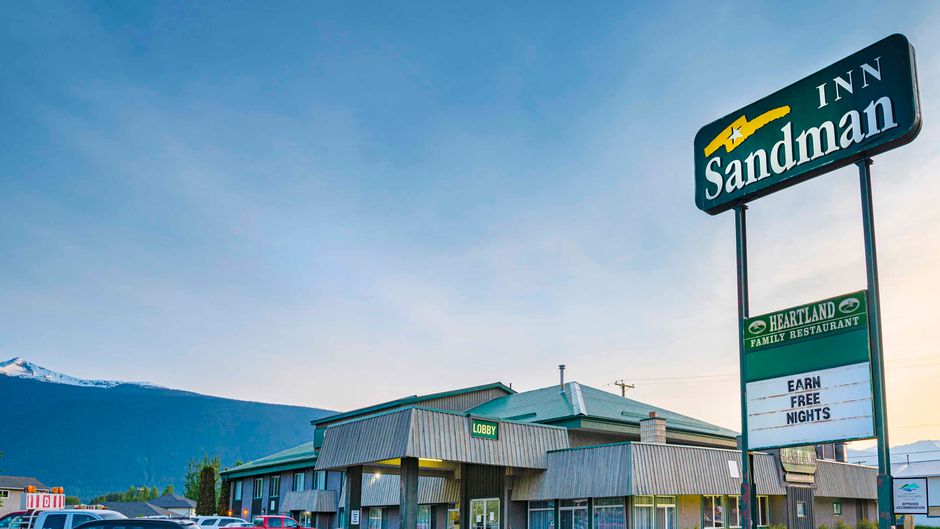 Sandman Inn McBride Exterior