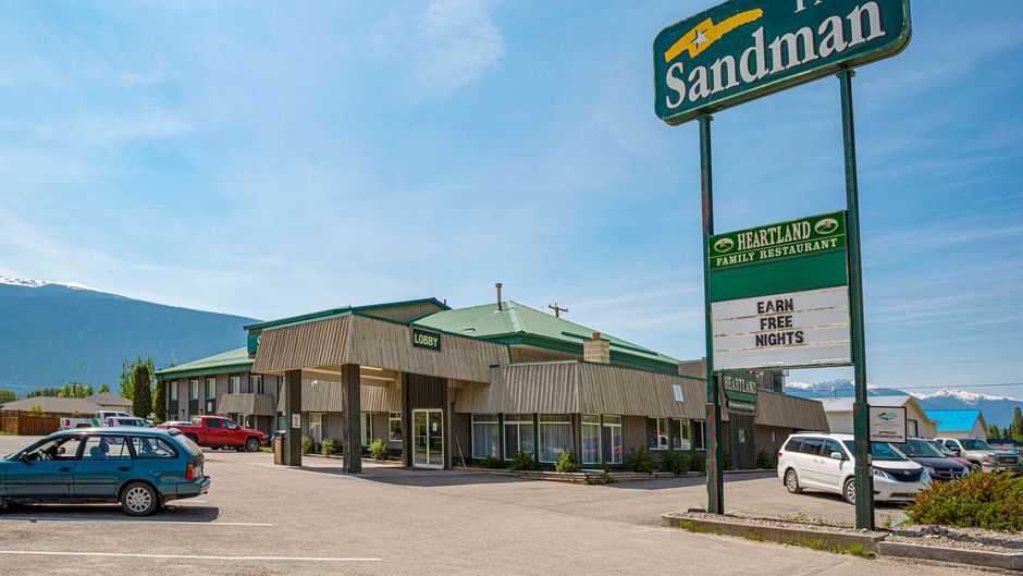 Sandman Inn McBride Exterior