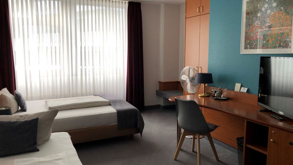 Servatius Hotel Room