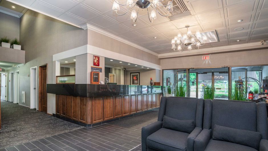 Sandman Inn Revelstoke Lobby