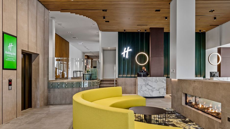 Holiday Inn Remarkables Park Exterior