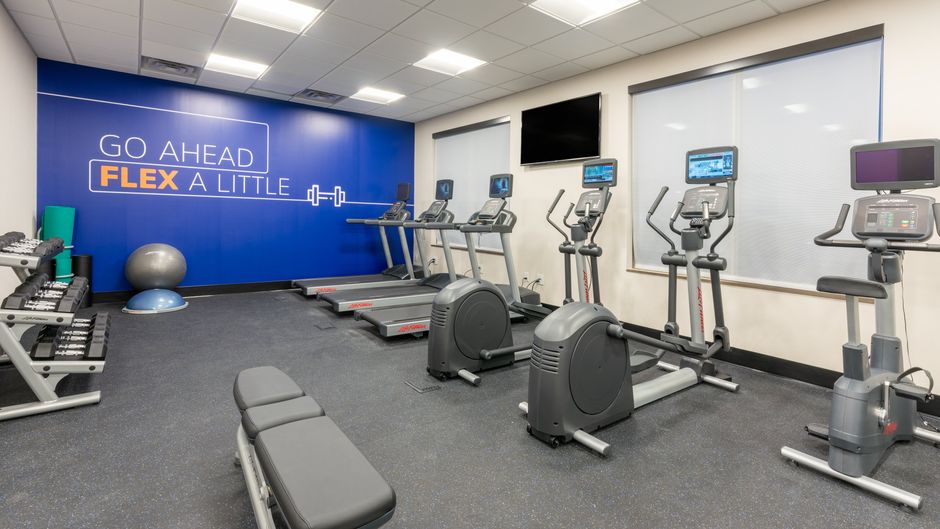 Holiday Inn Express Hotel & Suites Health Club