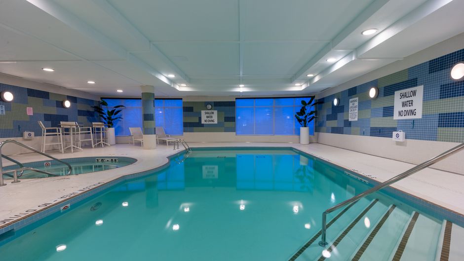 Holiday Inn Express Hotel & Suites Pool
