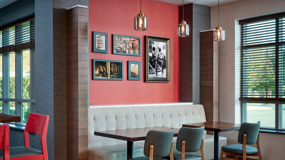 Holiday Inn & Suites Oakville @ Bronte Restaurant
