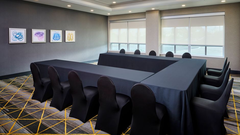 Holiday Inn & Suites Oakville @ Bronte Meeting