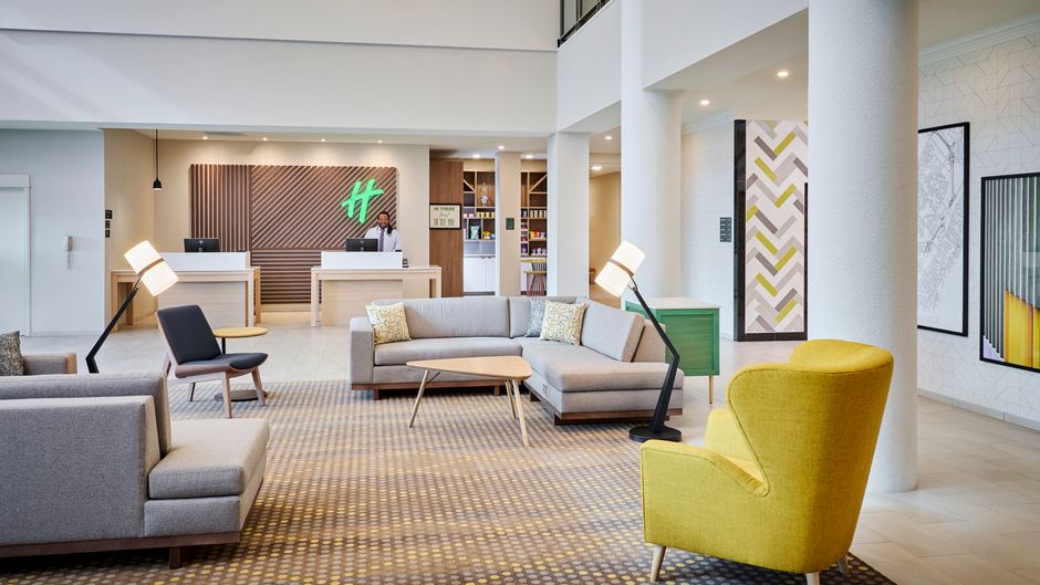 Holiday Inn & Suites Oakville @ Bronte Exterior