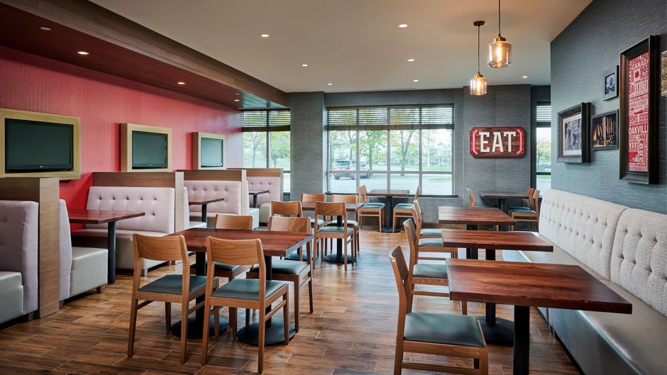 Holiday Inn & Suites Oakville @ Bronte Restaurant