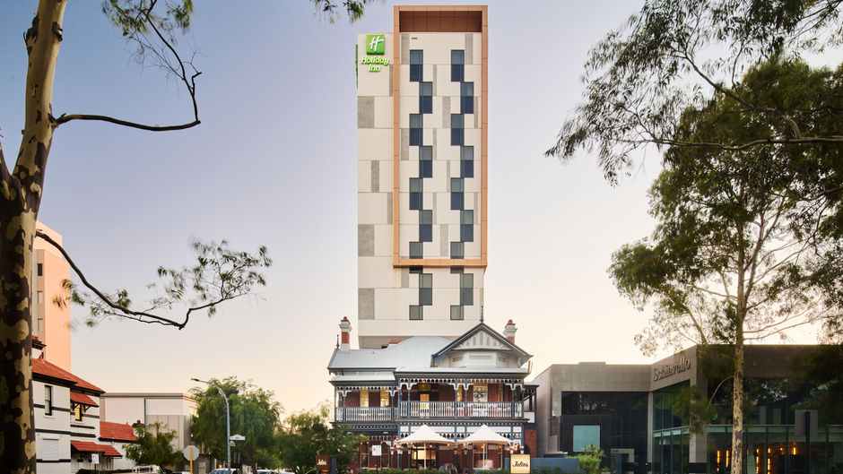 Holiday Inn West Perth Exterior