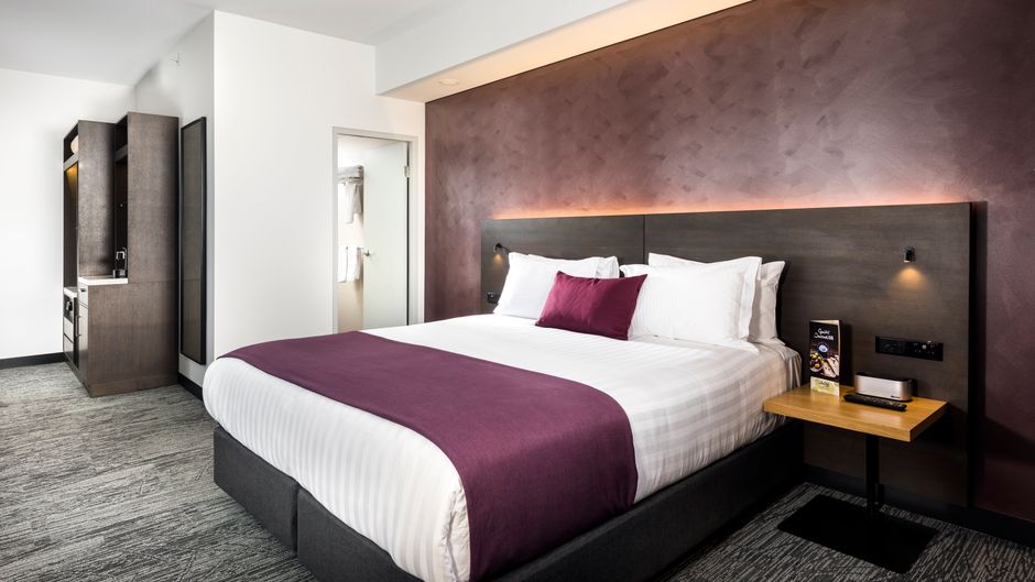 Holiday Inn West Perth Room