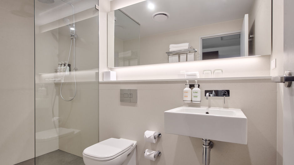 Holiday Inn West Perth Room