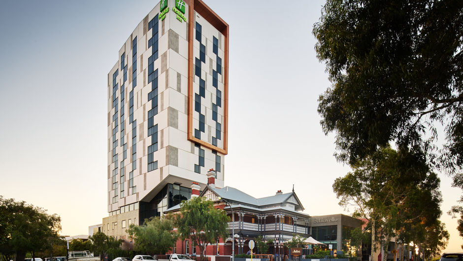 Holiday Inn West Perth Exterior